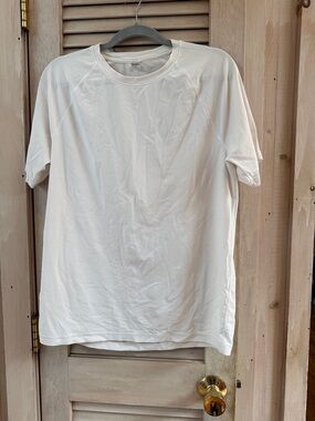Old Navy Men's White Short Sleeve Rash guard Tee Medium Built in UPF